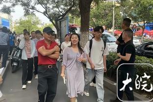 沾沾喜气！死亡封盖+跳投准绝杀率队逆转 乔治赛后送签名篮球